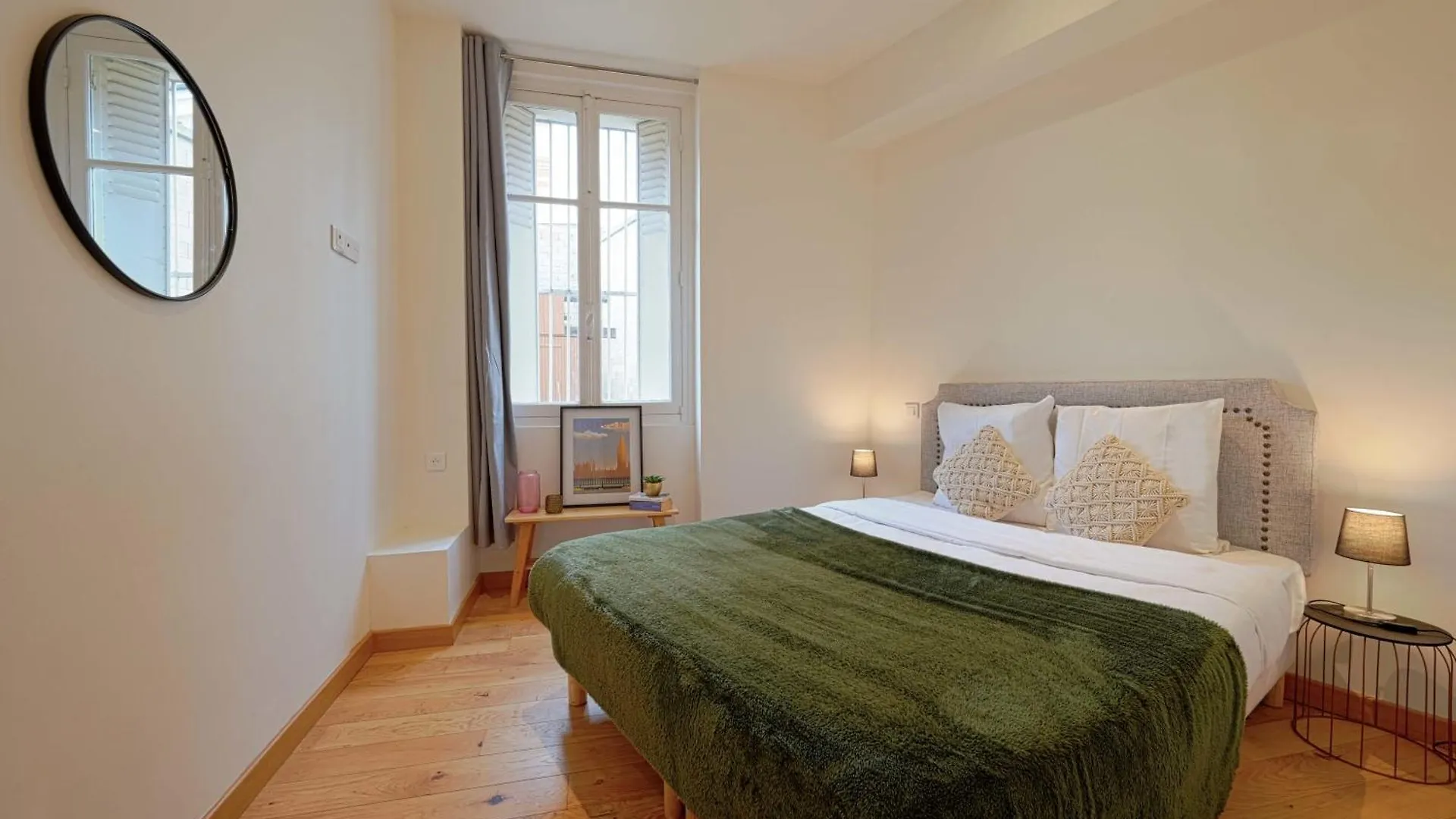 Superbe Appartement De 2 Pieces contacts